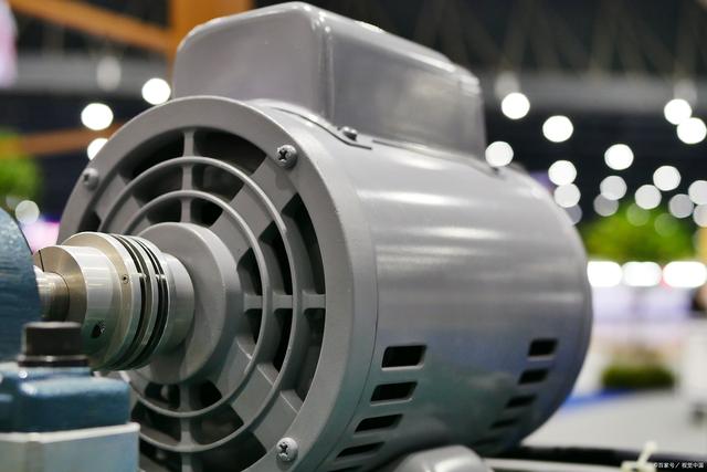 云南發(fā)電機(jī)組廠家：怎么選擇發(fā)電機(jī)功率大??？